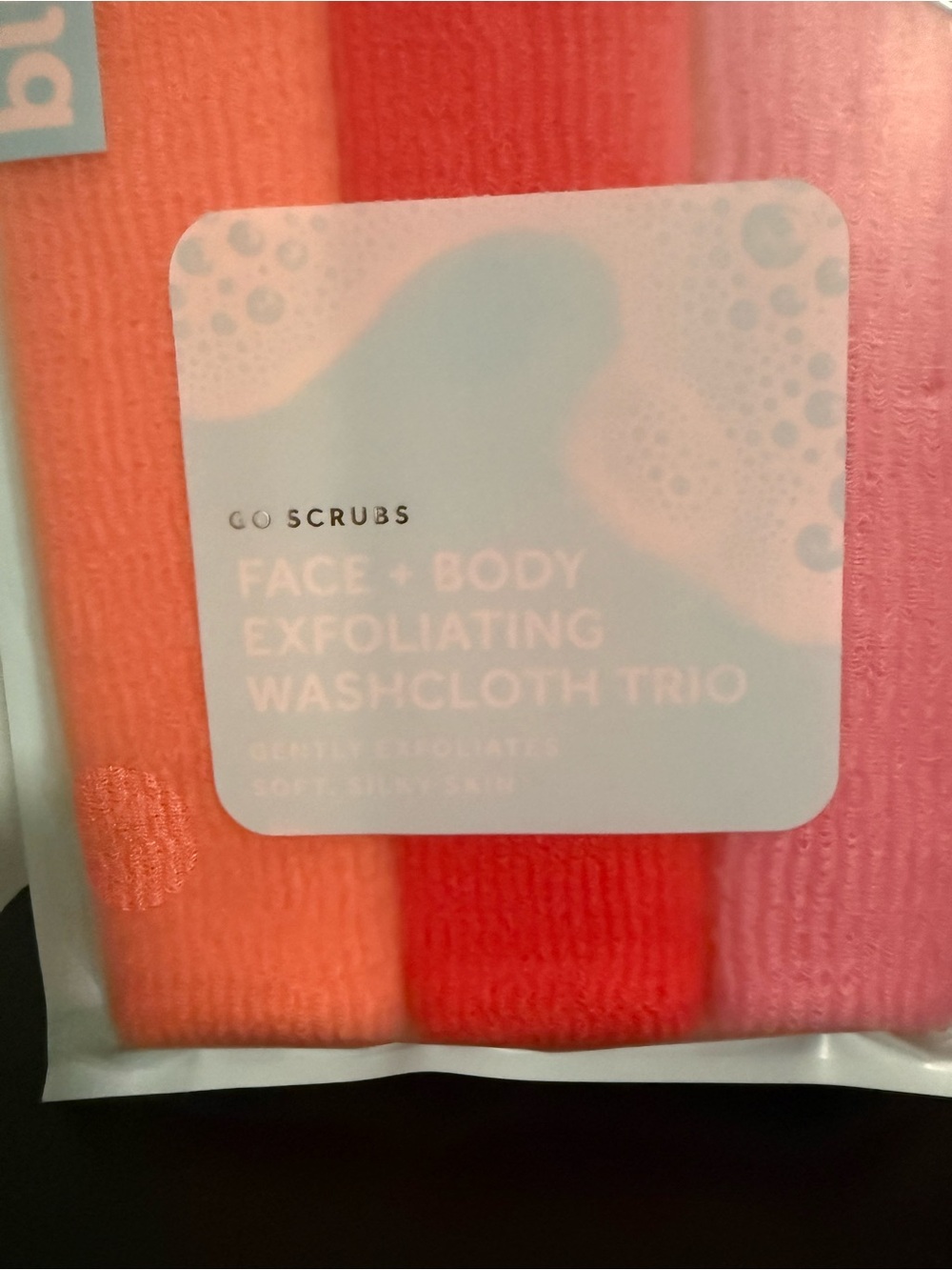 Beauty Bundle 3 piece set includes Aminnah watermelon scrub! All NWT - Picture 2 of 6